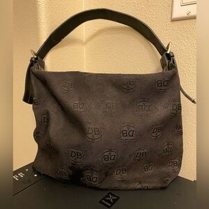 Vintage black signature D&B Dooney and Bourke shoulder bag. Leather strap, used.